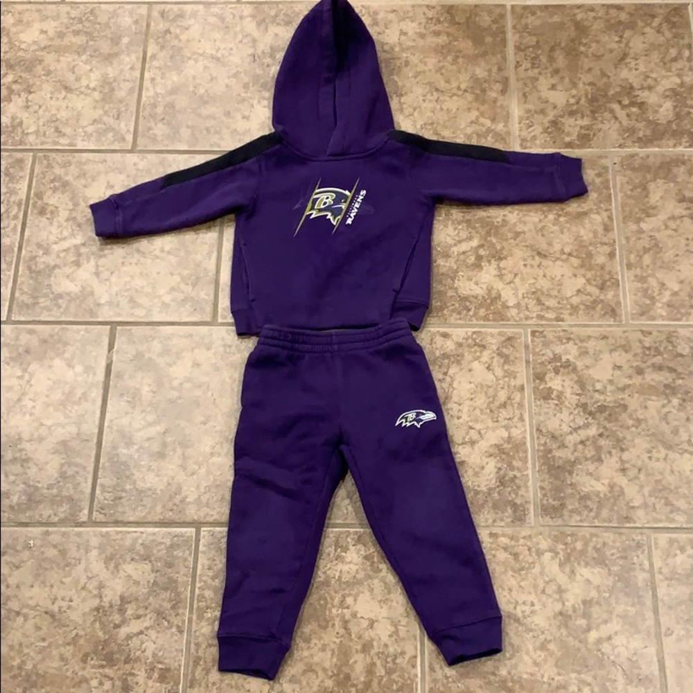 Well loved Baltimore Ravens sweatsuit